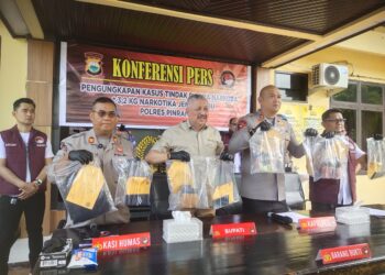 filter: 0; fileterIntensity: 0.0; filterMask: 0; module: j; 
hw-remosaic: 0; 
touch: (-1.0, -1.0); 
modeInfo: ; 
sceneMode: Hdr; 
cct_value: 0; 
AI_Scene: (-1, -1); 
aec_lux: 185.96185; 
hist255: 0.0; 
hist252~255: 0.0; 
hist0~15: 0.0;