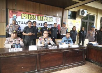 filter: 0; fileterIntensity: 0.0; filterMask: 0; module: j; 
hw-remosaic: 0; 
touch: (-1.0, -1.0); 
modeInfo: ; 
sceneMode: SFHDR; 
cct_value: 0; 
AI_Scene: (-1, -1); 
aec_lux: 201.17598; 
hist255: 0.0; 
hist252~255: 0.0; 
hist0~15: 0.0;