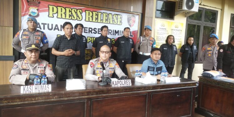 filter: 0; fileterIntensity: 0.0; filterMask: 0; module: j; 
hw-remosaic: 0; 
touch: (-1.0, -1.0); 
modeInfo: ; 
sceneMode: SFHDR; 
cct_value: 0; 
AI_Scene: (-1, -1); 
aec_lux: 201.17598; 
hist255: 0.0; 
hist252~255: 0.0; 
hist0~15: 0.0;